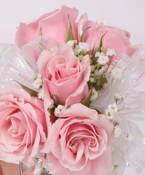 Five Sweetheart Rose Wristlet with Accent Flower